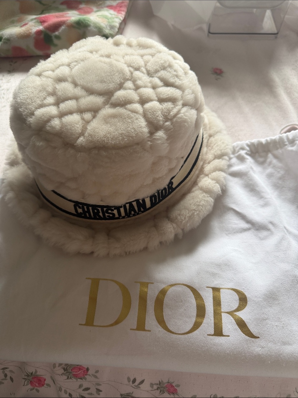 NEW- Never Worn Dior Cream Faux-Fur Bucket Hat with Black Logo Band - Picture 6 of 6
